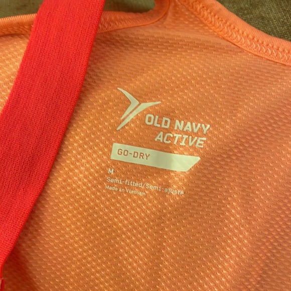 Women’s Old Navy Active Tank - Picture 4 of 4